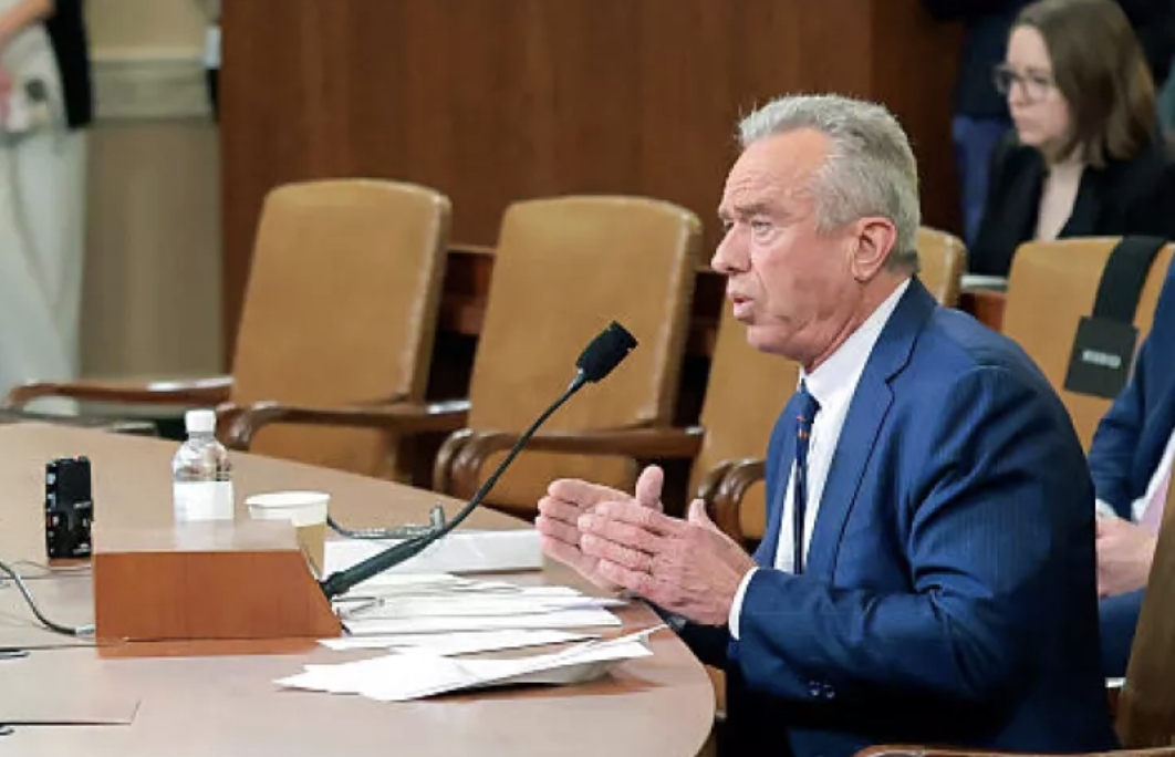 L'Autisme Et Nous - Robert F. Kennedy Jr. auditionné au Congrès sur fond de controverses autour de l’autisme
